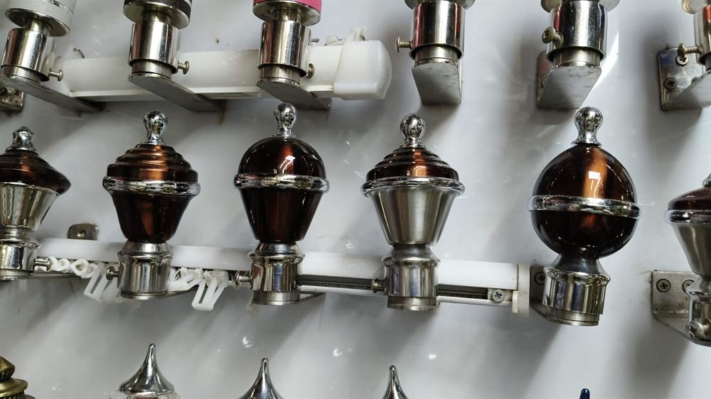 Decorative Curtain Rod Finials with Brackets